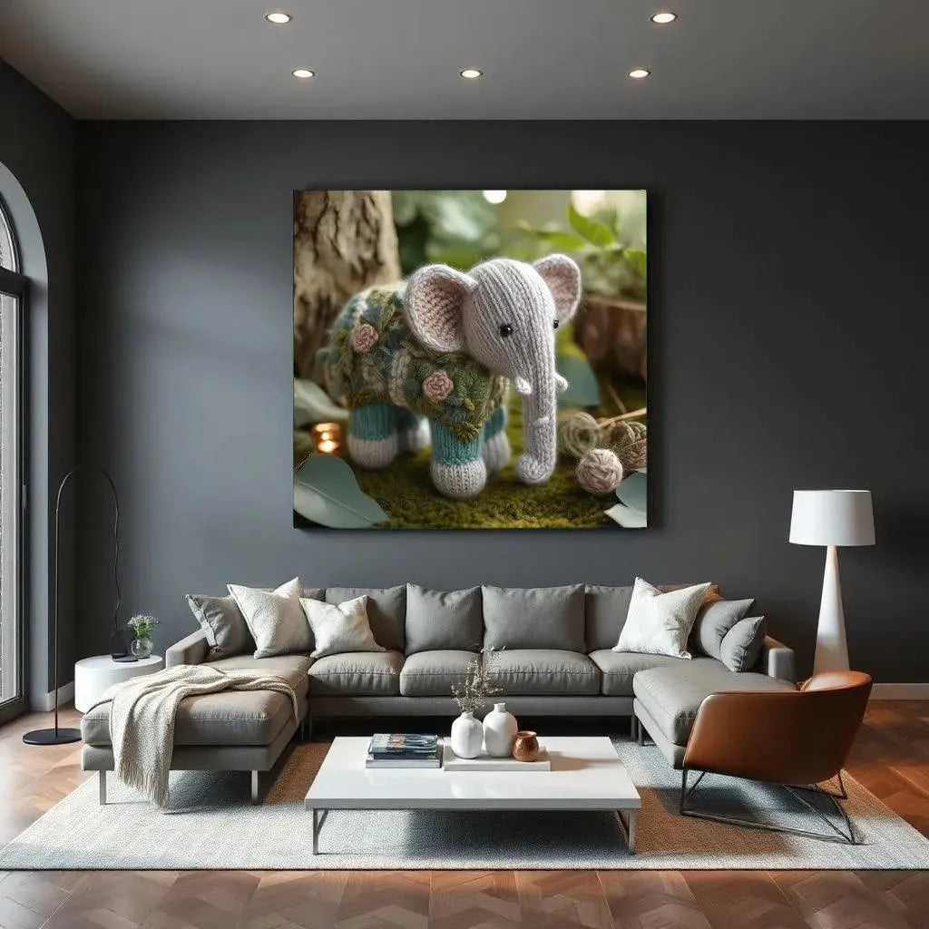 Gebreide olifant schilderij van Rosy the Knit Elephant in een modern interieur met sfeer.