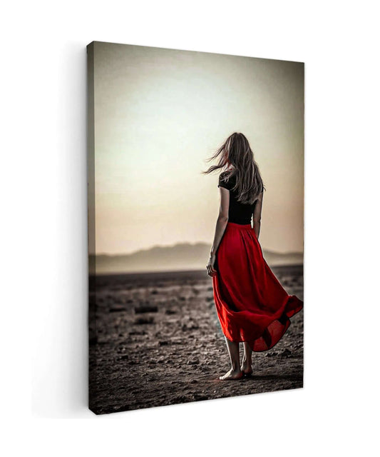Rode jurk schilderij Crimson Solitude – stijlvolle canvas wanddecoratie