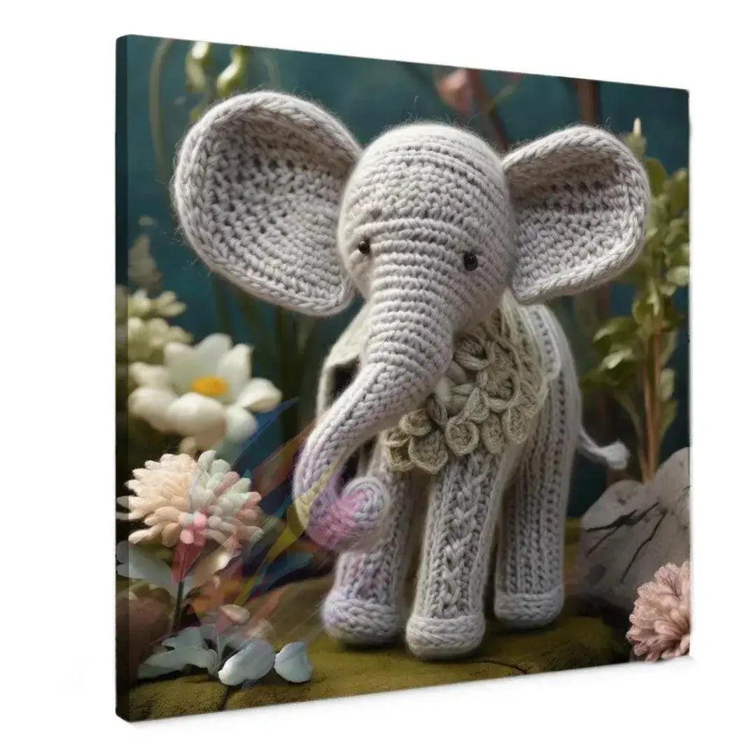 Gebreide olifant schilderij – Little Grey canvas met een schattige gehaakte olifant omringd door bloemen.